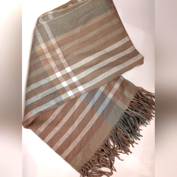 Cozy Poncho /wrap - Picture 1 of 3